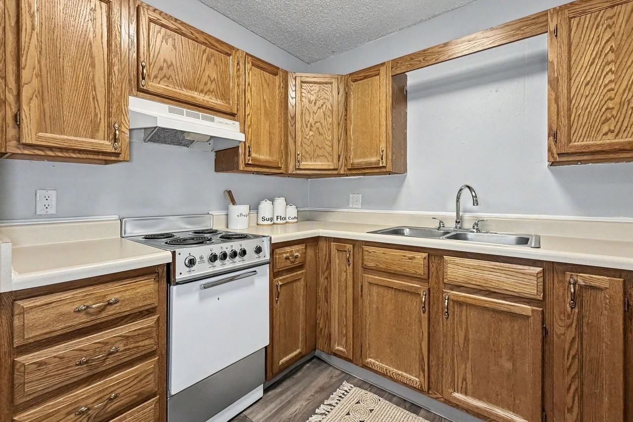 Wakonda Village and Manor Apartment Homes - Photo 3 of 13