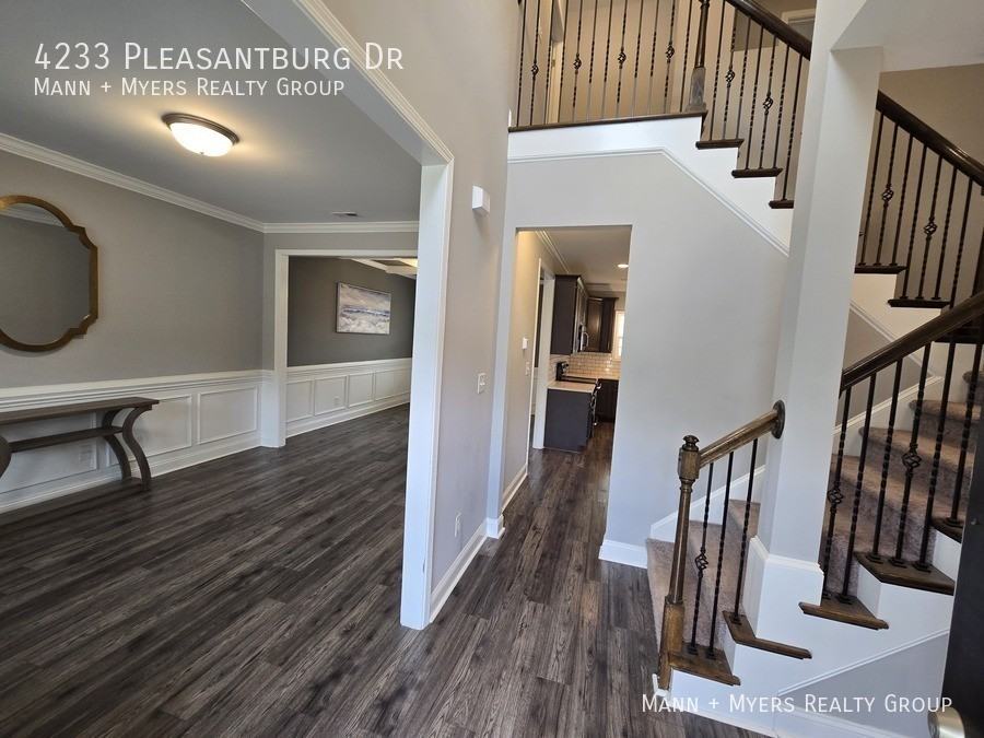 4233 Pleasantburg Dr - Photo 6 of 46