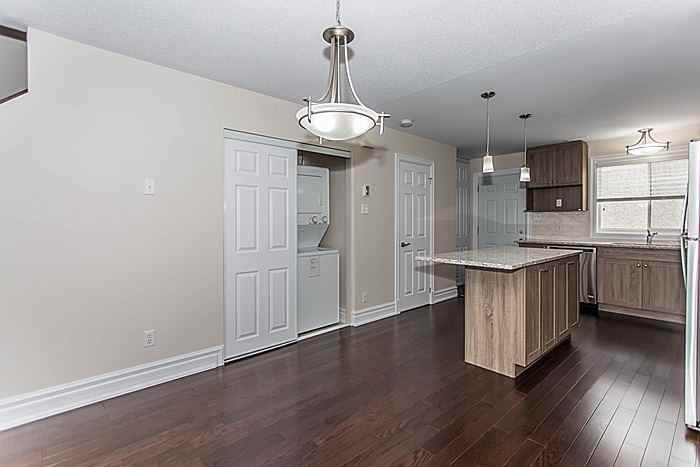 340-342 Bell St South - Photo 5 of 13