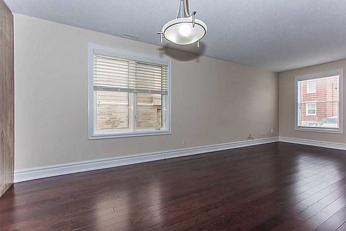 340-342 Bell St South - Photo 7 of 13