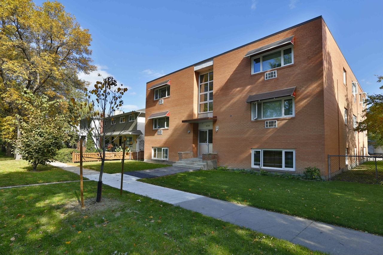 438 Aulneau Street - Photo 3 of 5