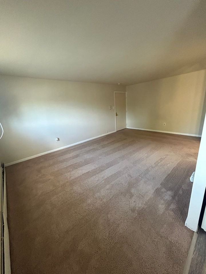 HOLLY GARDEN APARTMENTS - Photo 3 of 6