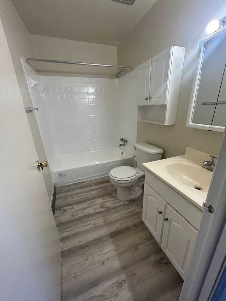 HOLLY GARDEN APARTMENTS - Photo 6 of 6