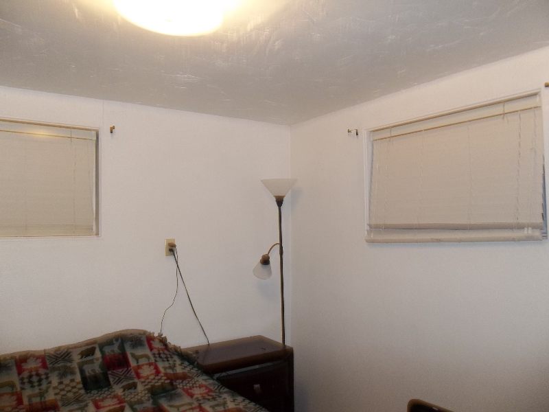 208 11th St - Photo 4 of 10