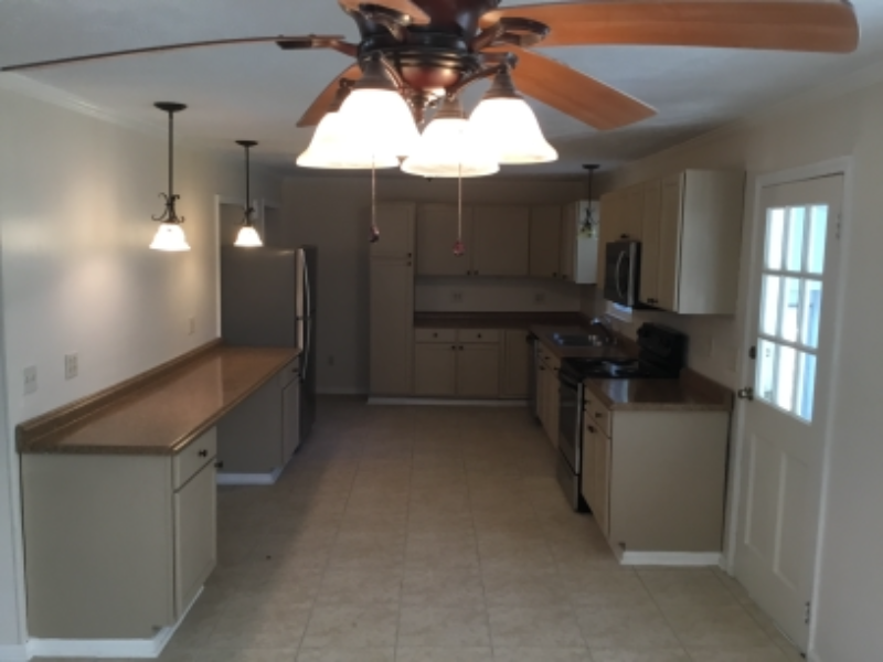 709 N Hankinson St - Photo 5 of 20