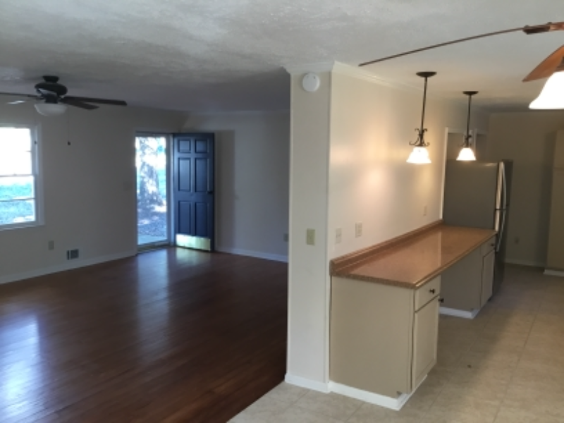 709 N Hankinson St - Photo 6 of 20