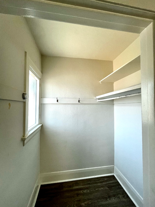 855 1/2 W 43rd Pl - Photo 5 of 35