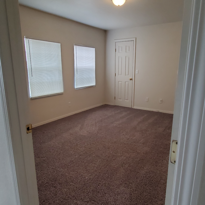 407 26th St - Photo 5 of 12