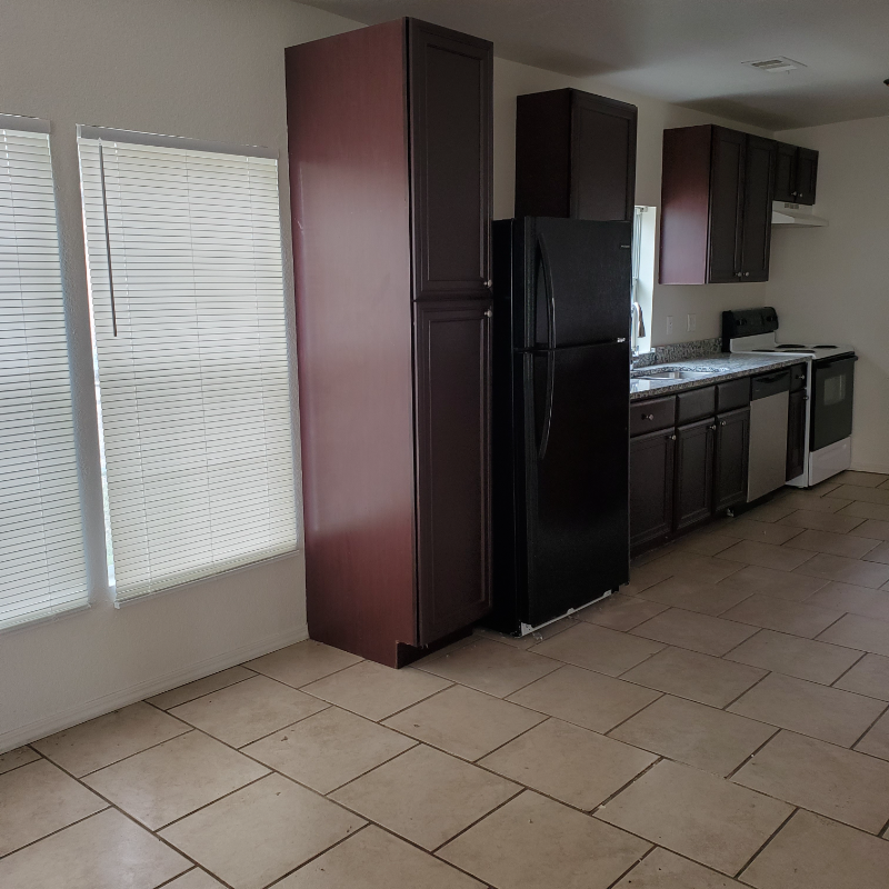 407 26th St - Photo 6 of 12