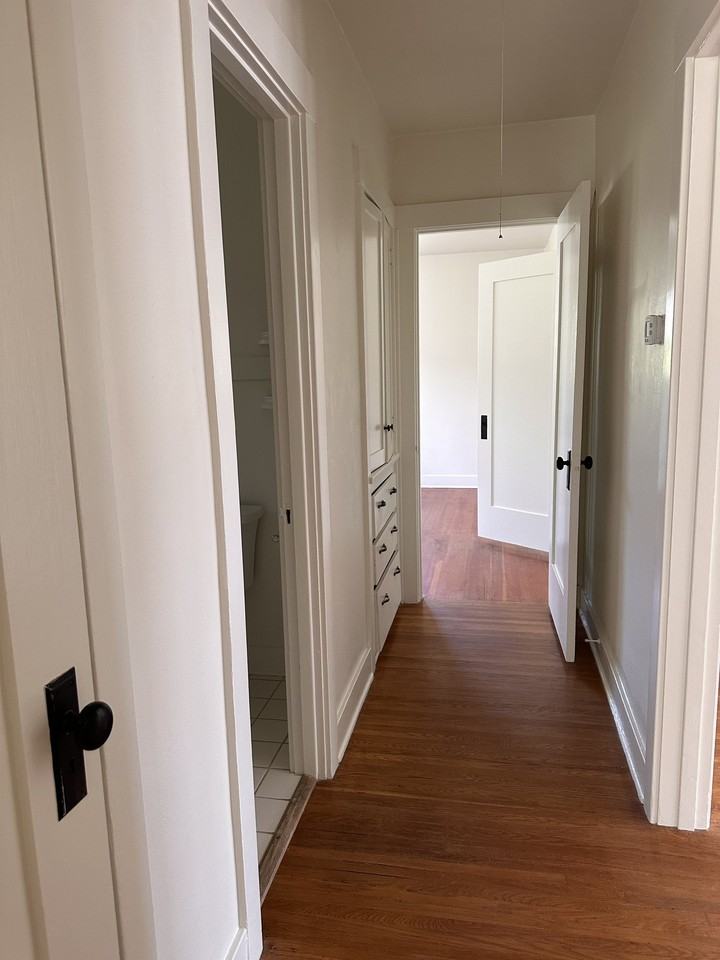 102 N Oak Ave - Photo 7 of 18