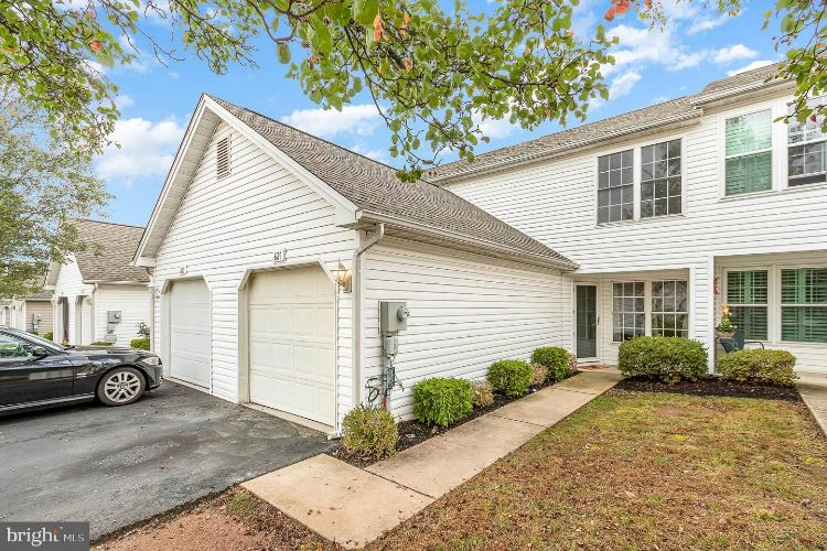 621 Mallard Dr - Photo 2 of 20
