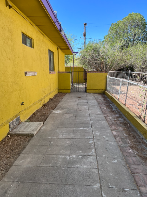 2128 E 9th St - Photo 5 of 15