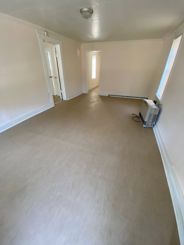 828 W Peace St - Photo 2 of 9