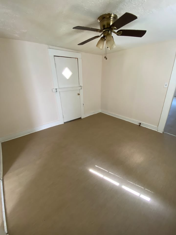 828 W Peace St - Photo 7 of 9