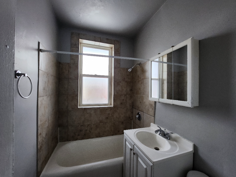 644 N Mayfield Ave #2 - Photo 3 of 10