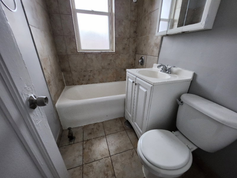 644 N Mayfield Ave #2 - Photo 4 of 10