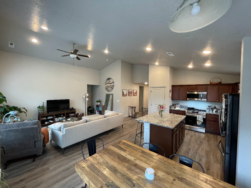 660 Inby St - Photo 2 of 25