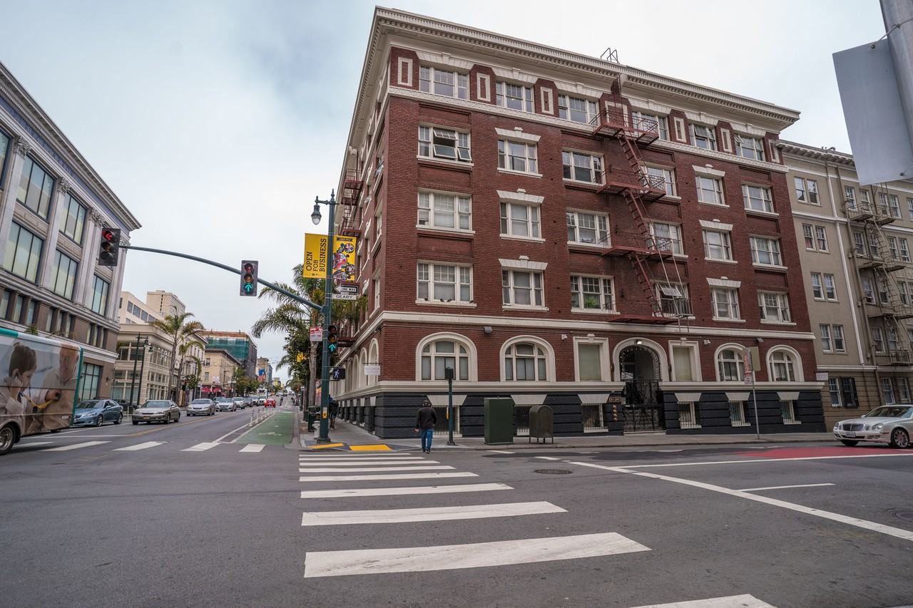 990 Geary - Photo 4 of 16