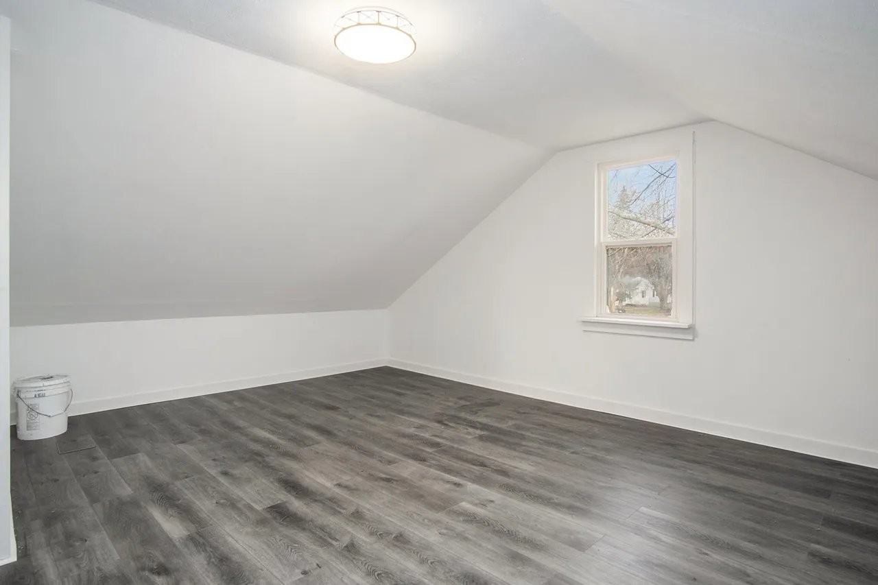 1187 Langeland Ave - Photo 3 of 12