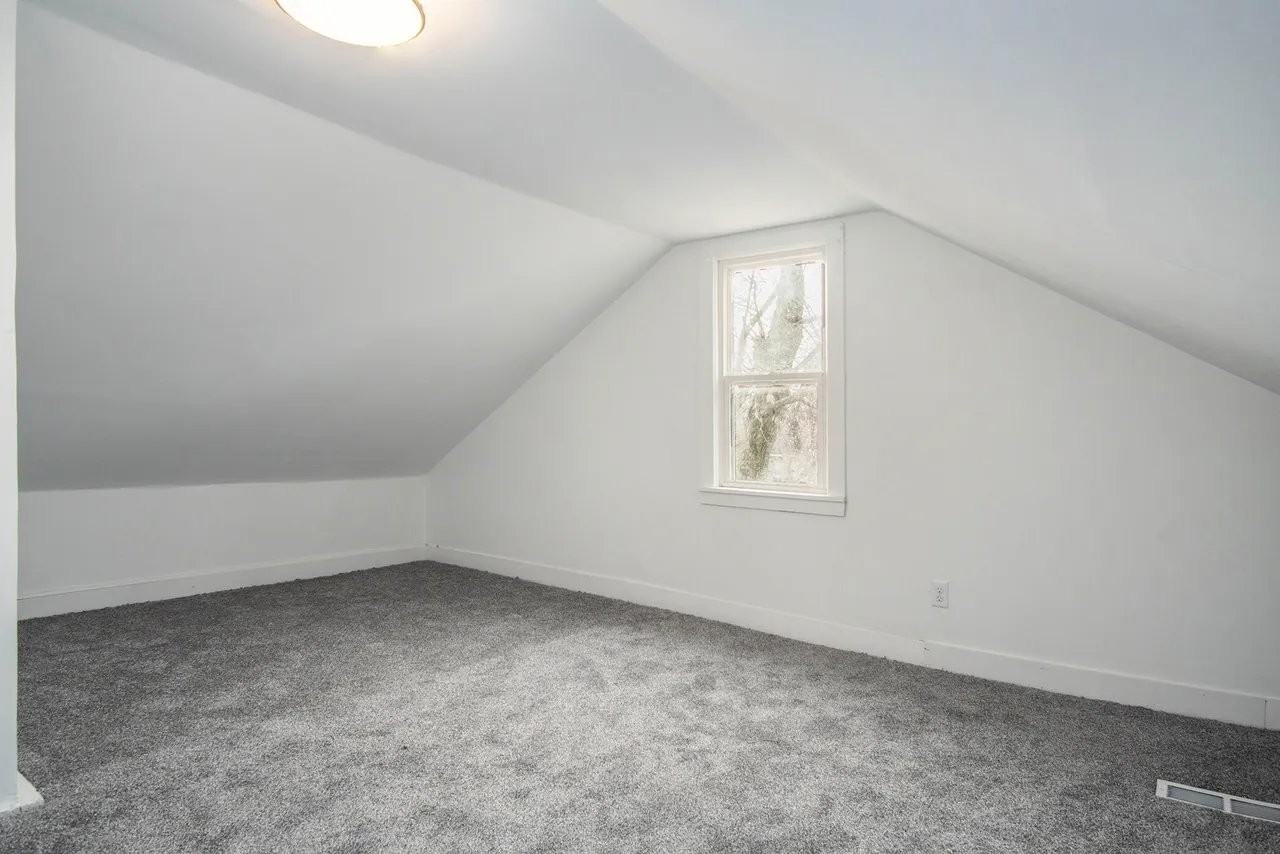 1187 Langeland Ave - Photo 4 of 12