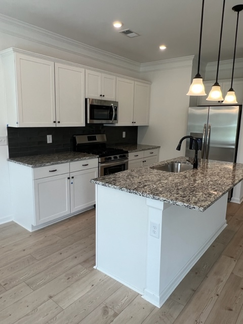 209 Stonewall Dr - Photo 3 of 8