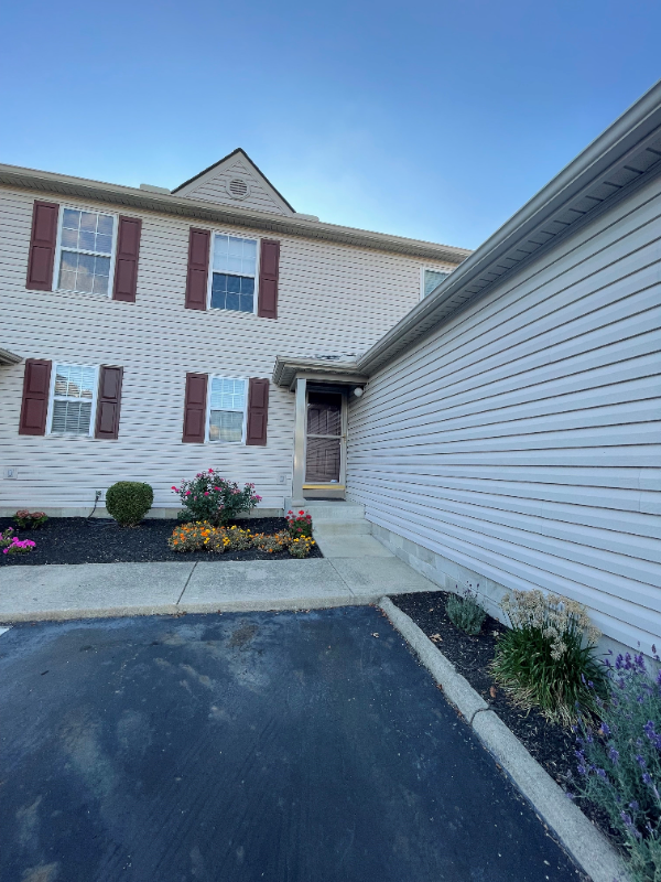 1697 Ridgebury Dr - Photo 2 of 46