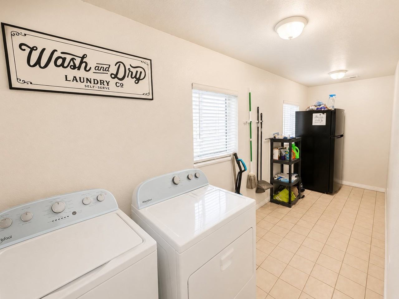 546 E Delno Dr - Photo 6 of 10