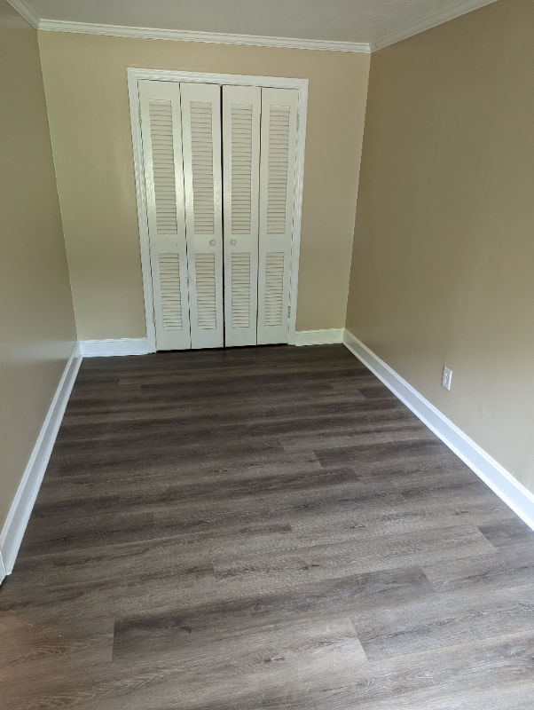 828 Crescent Dr - Photo 2 of 13