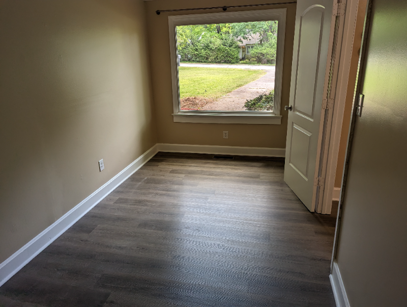 828 Crescent Dr - Photo 3 of 13