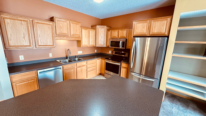 20048 Heritage Dr - Photo 4 of 19