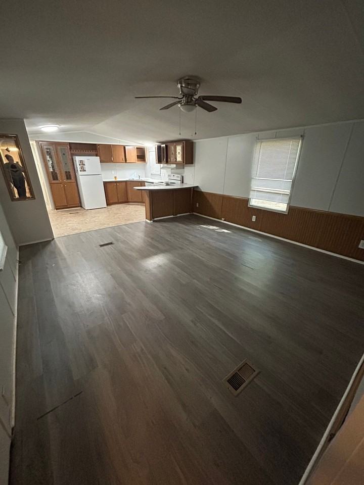 2045 Deborah Ln - Photo 2 of 7