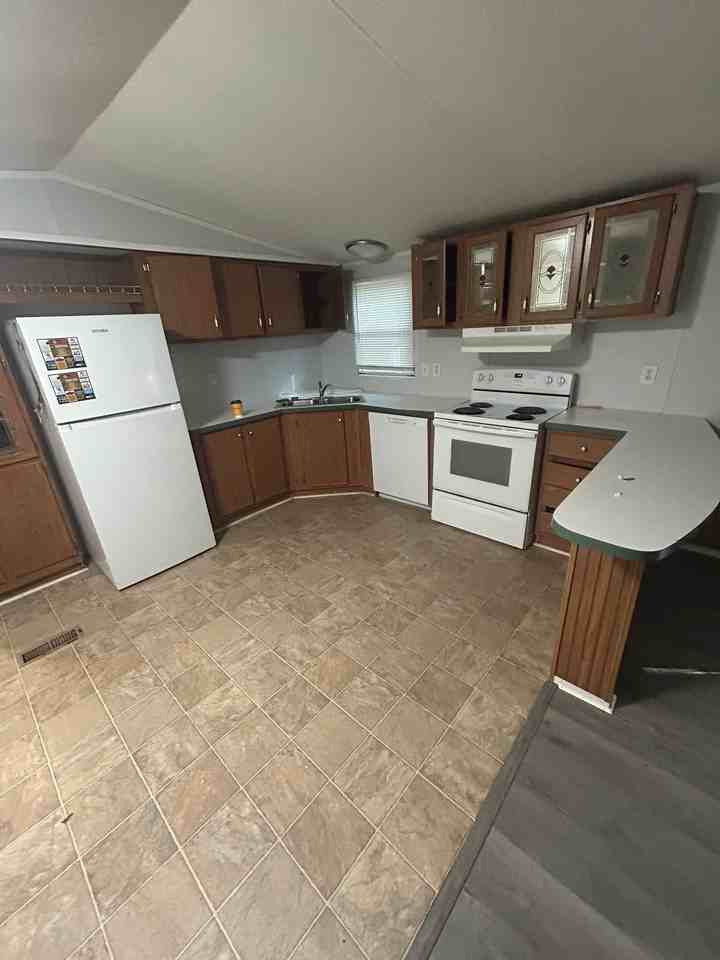 2045 Deborah Ln - Photo 3 of 7