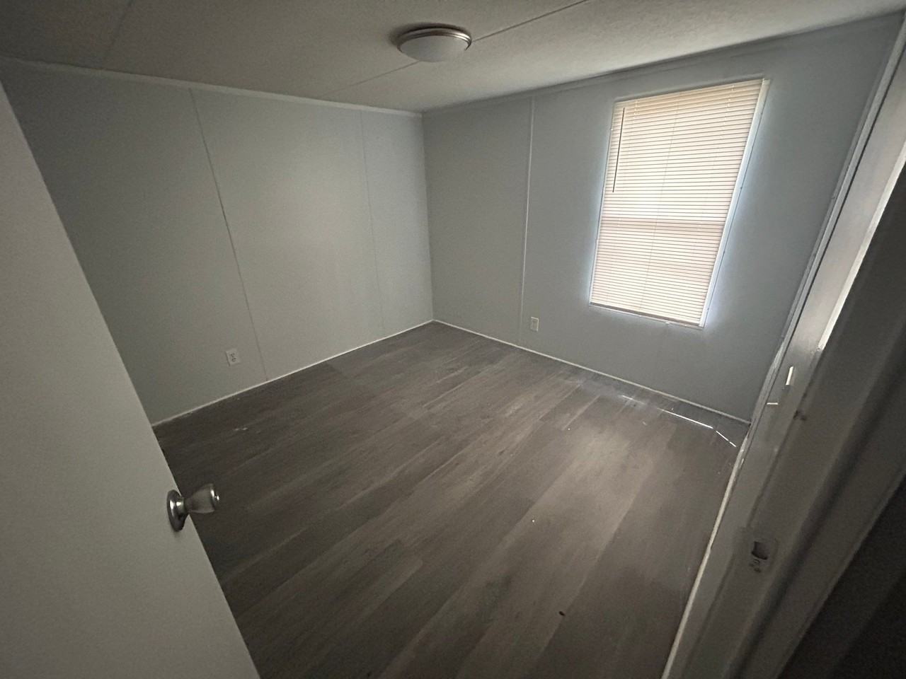 2045 Deborah Ln - Photo 5 of 7