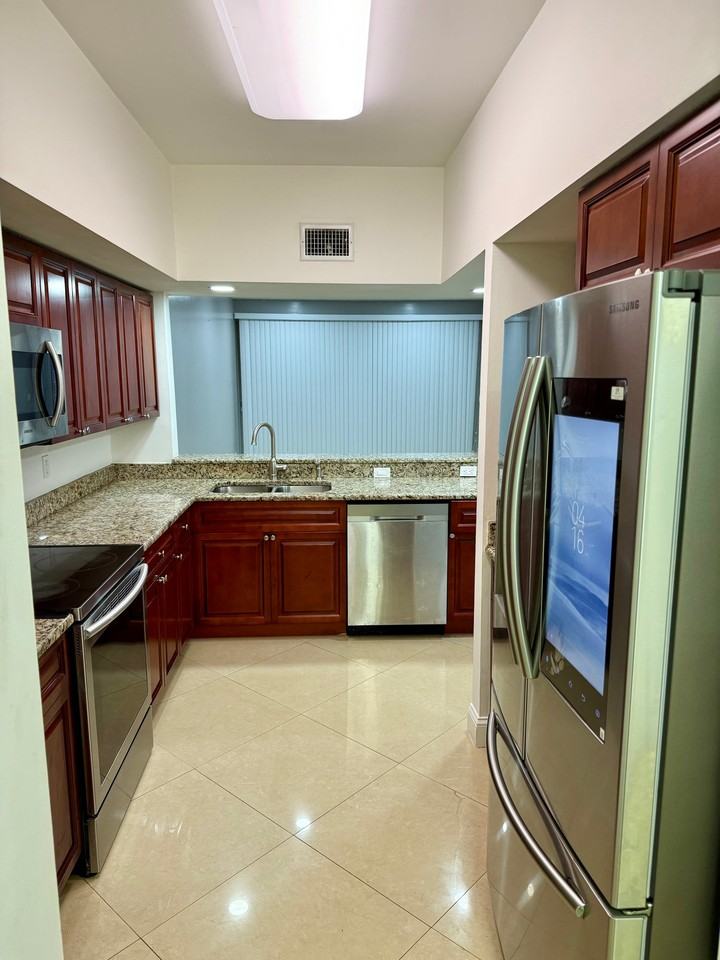 8218 Nw 24th St - Photo 5 of 14