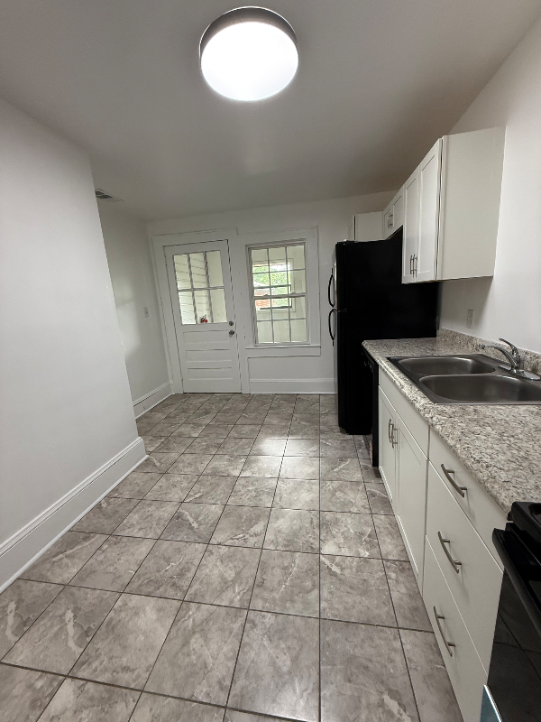 315 Hillcrest Dr - Photo 3 of 6