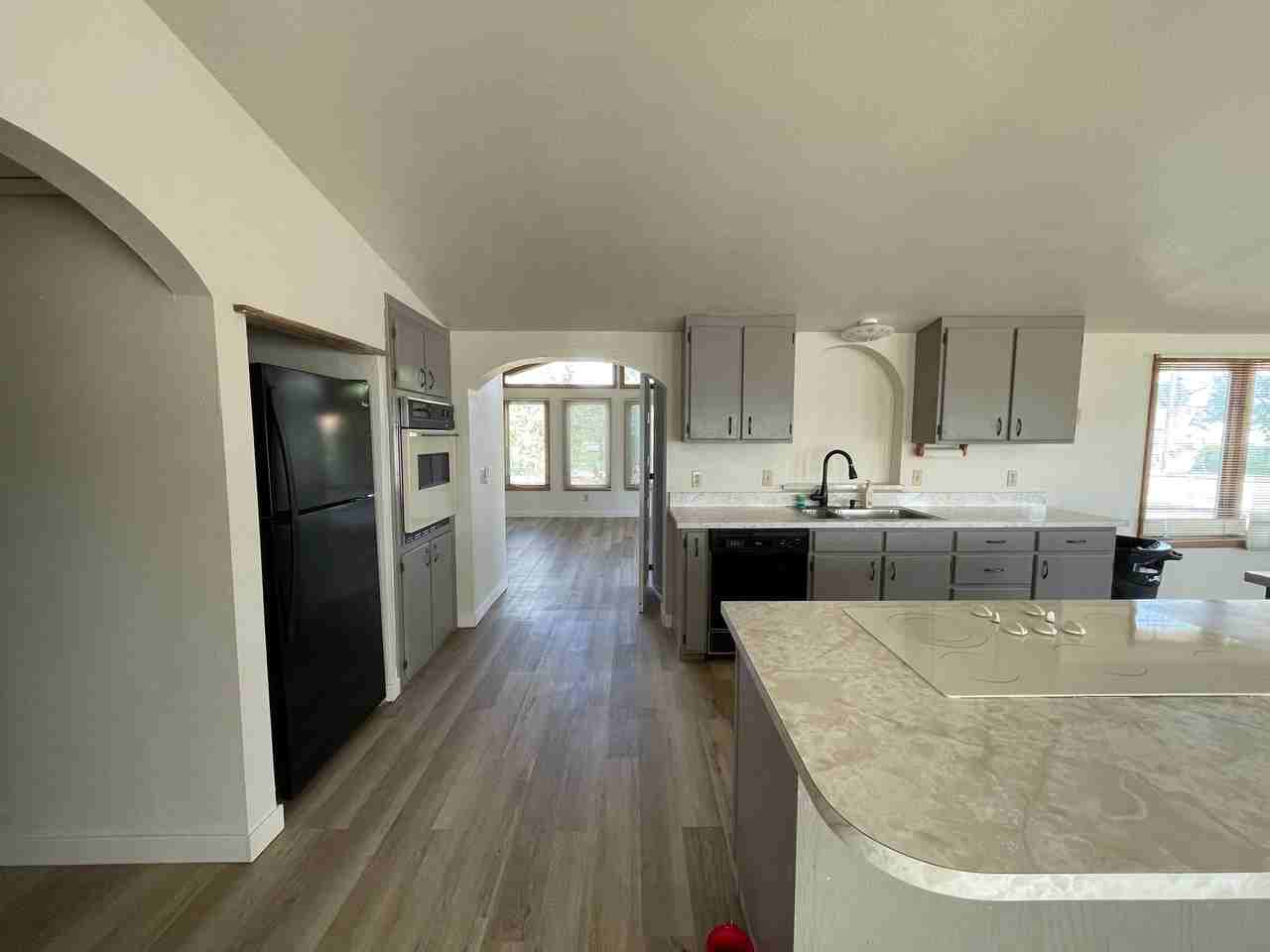595 N 3rd St W - Photo 3 of 5