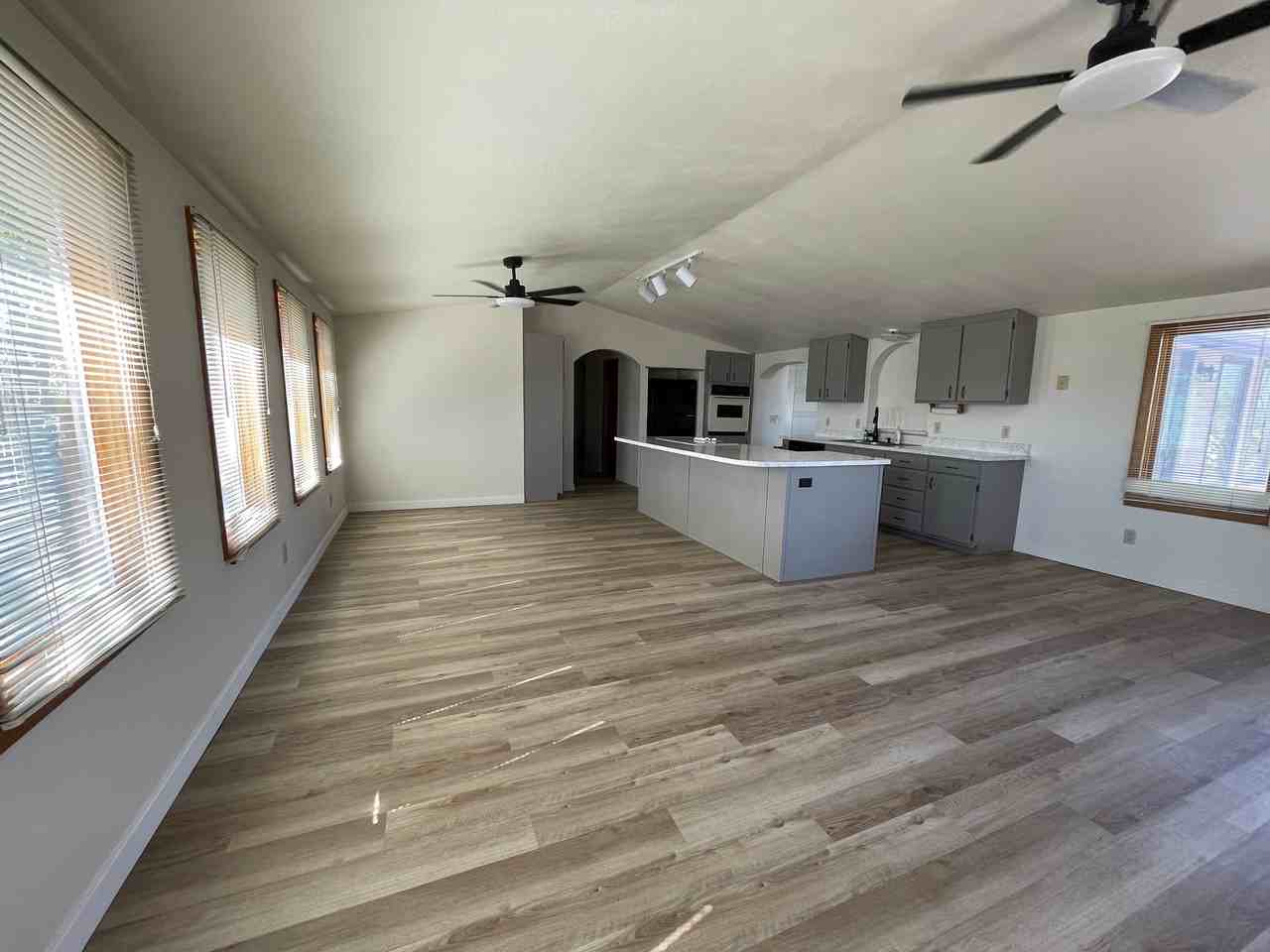 595 N 3rd St W - Photo 4 of 5