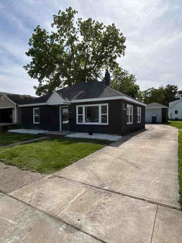 443 S 6th St - Photo 2 of 10