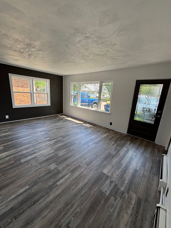 443 S 6th St - Photo 4 of 10