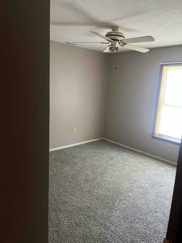 922 N Ontario St - Photo 5 of 7