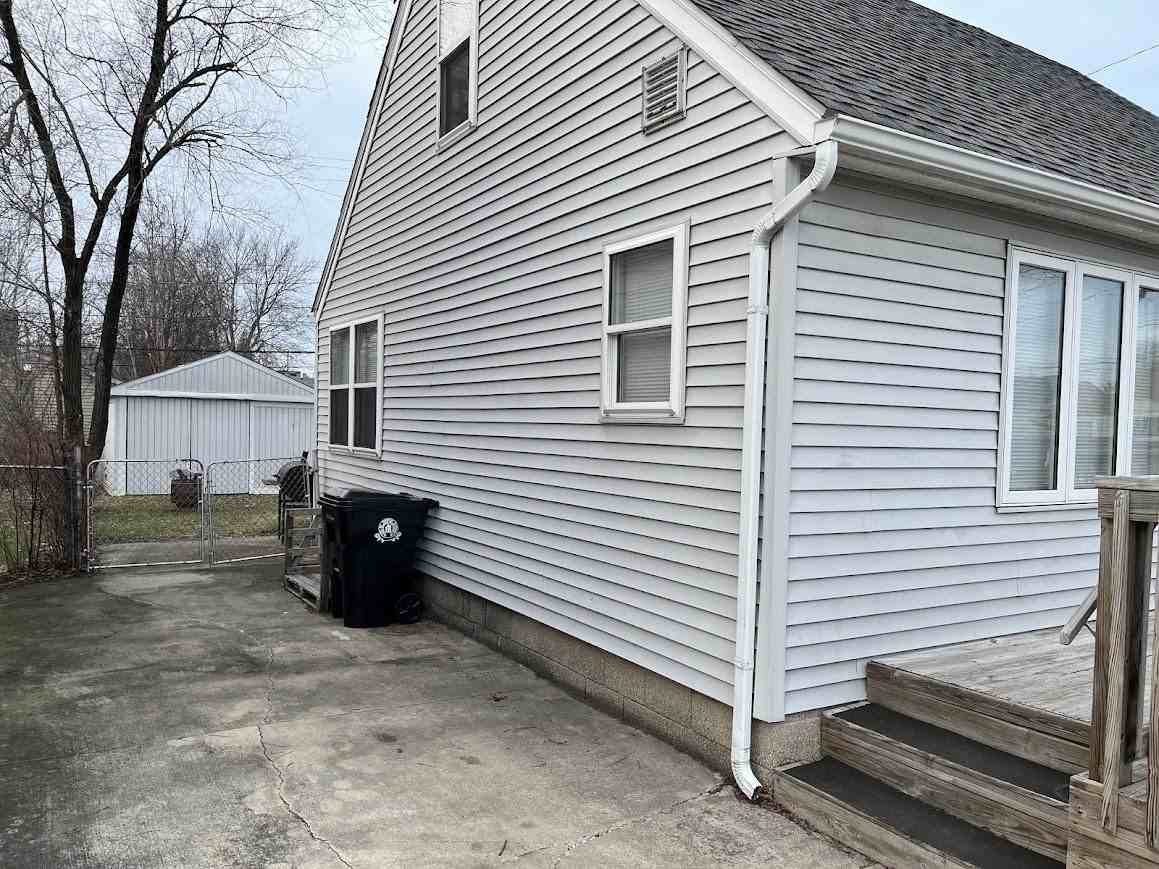 27341 Ridgewood St - Photo 3 of 16