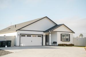 featured image of 742 N Doumit Dr