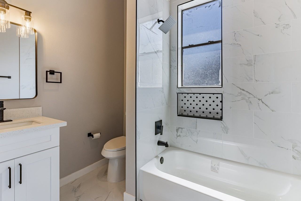 215 Delmar St #2 - Photo 5 of 11