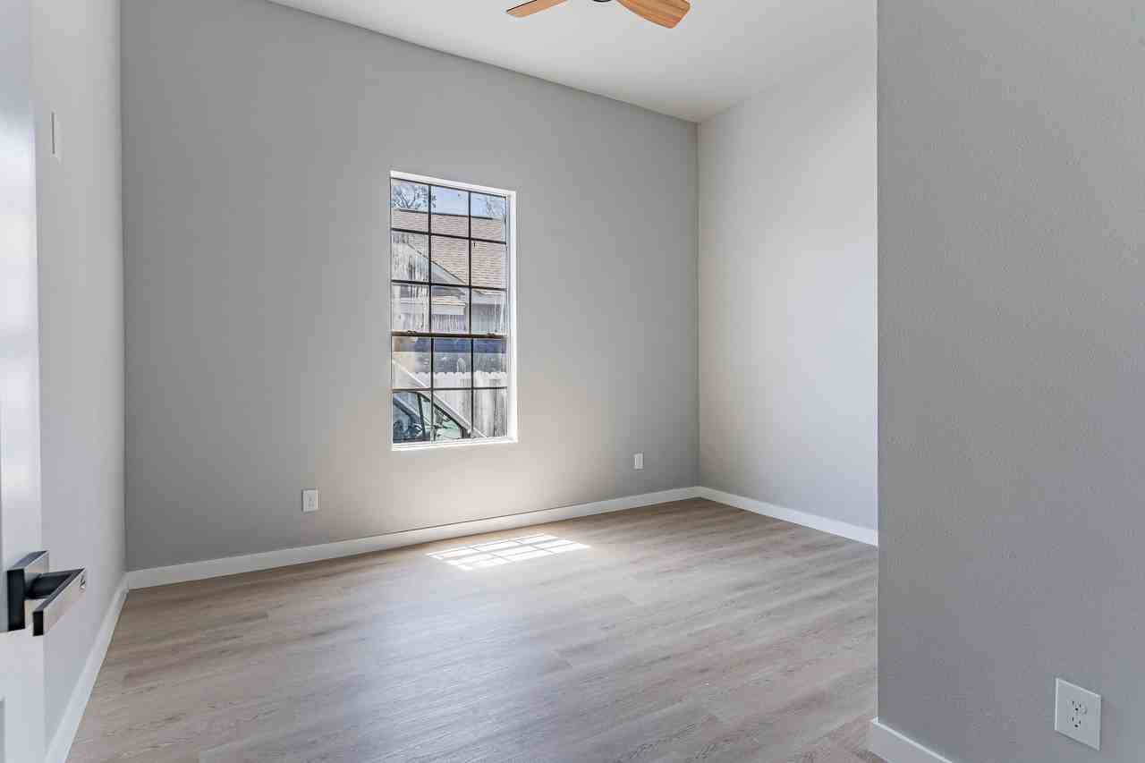 215 Delmar St #2 - Photo 6 of 11