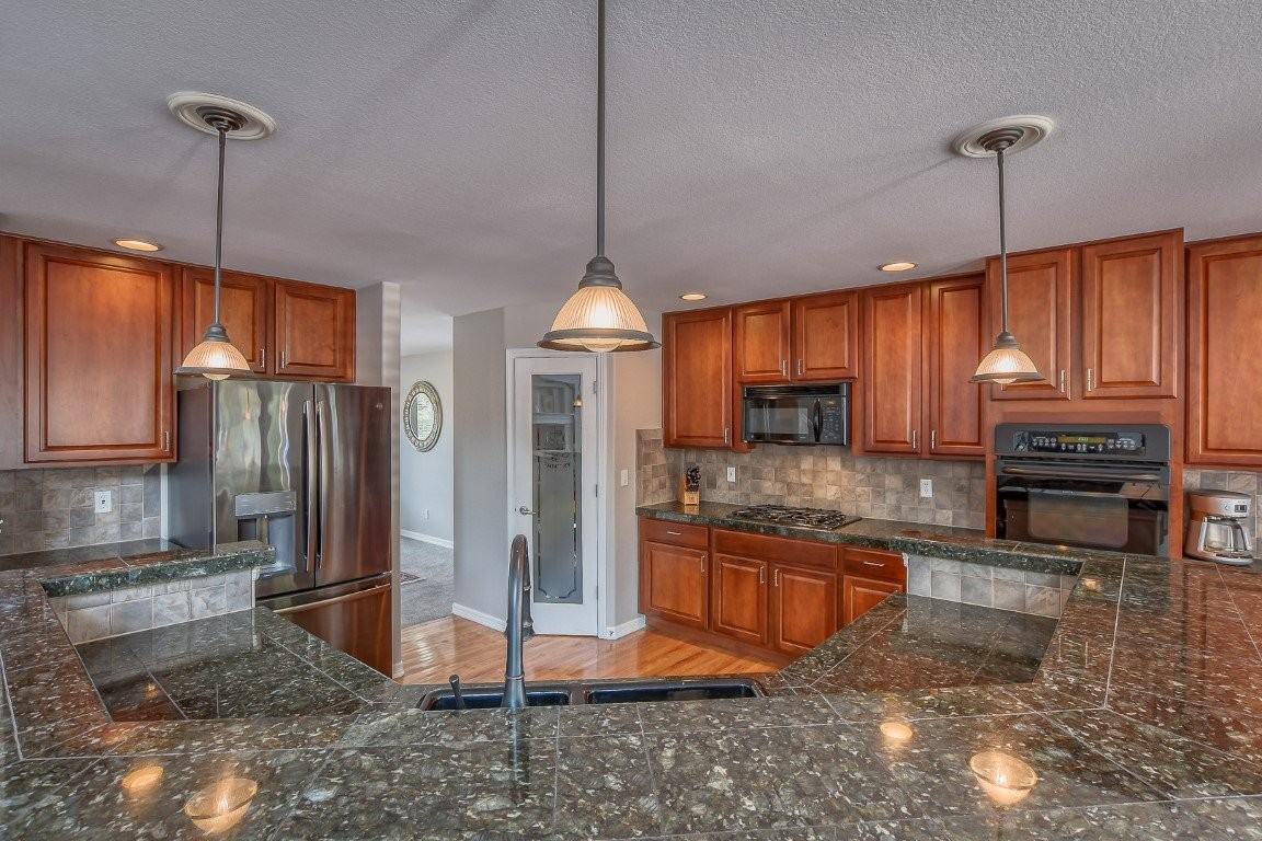 944 Prickly Pear Pl - Photo 6 of 20