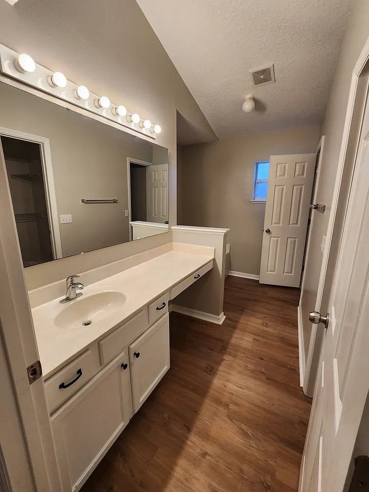 4921 Fiske Cir - Photo 7 of 12