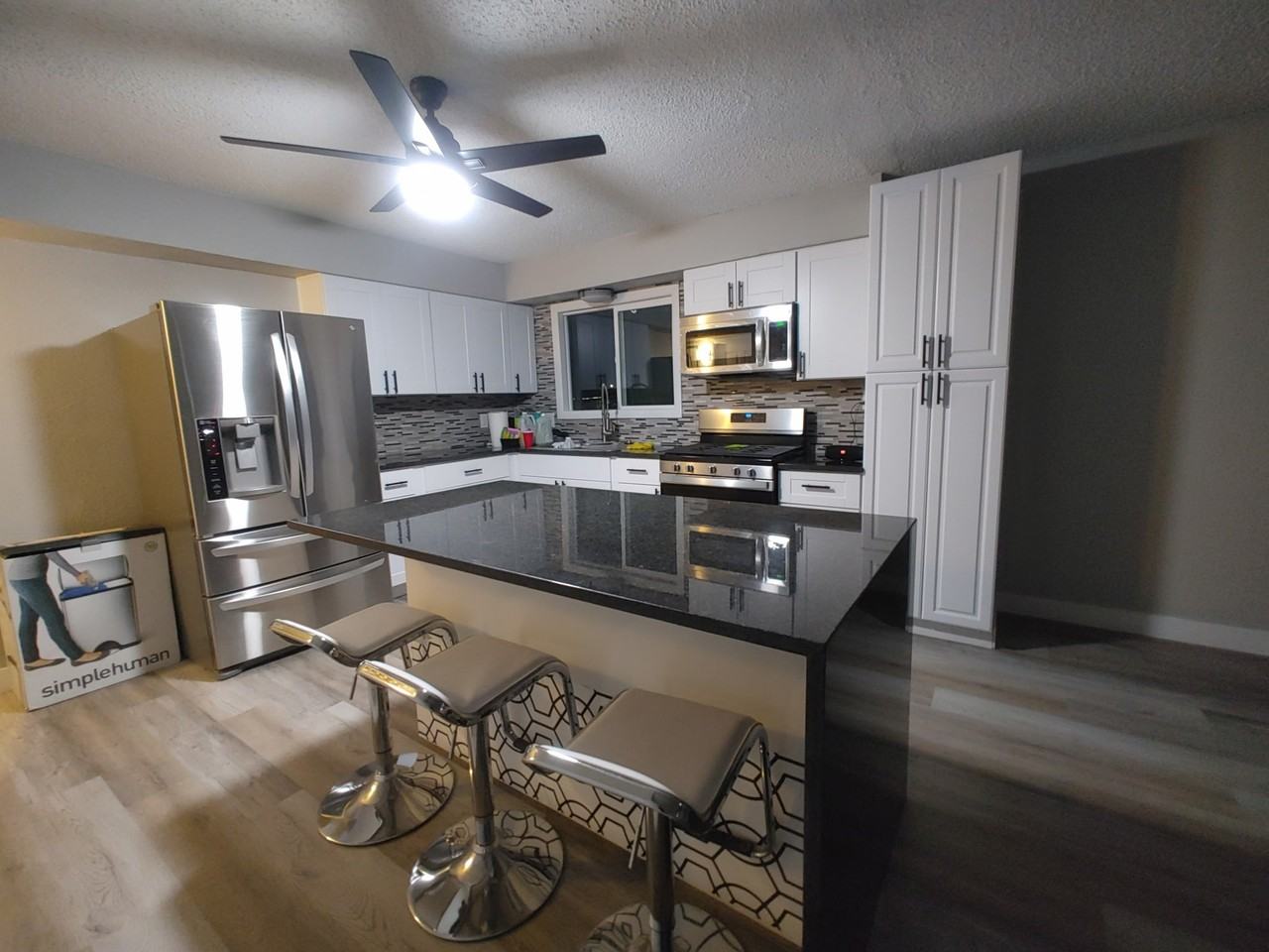 705 Center St #B - Photo 3 of 13
