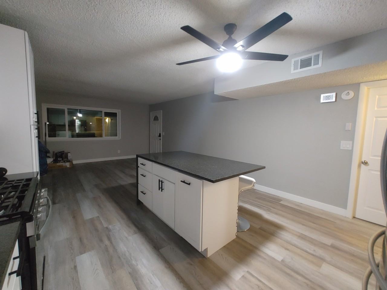 705 Center St #B - Photo 5 of 13