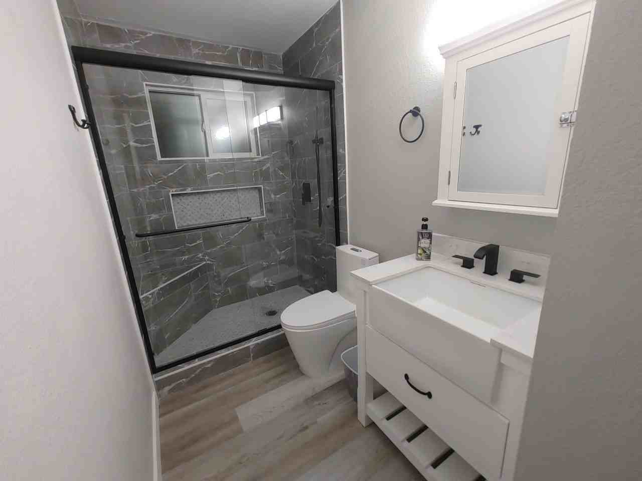 705 Center St #B - Photo 7 of 13