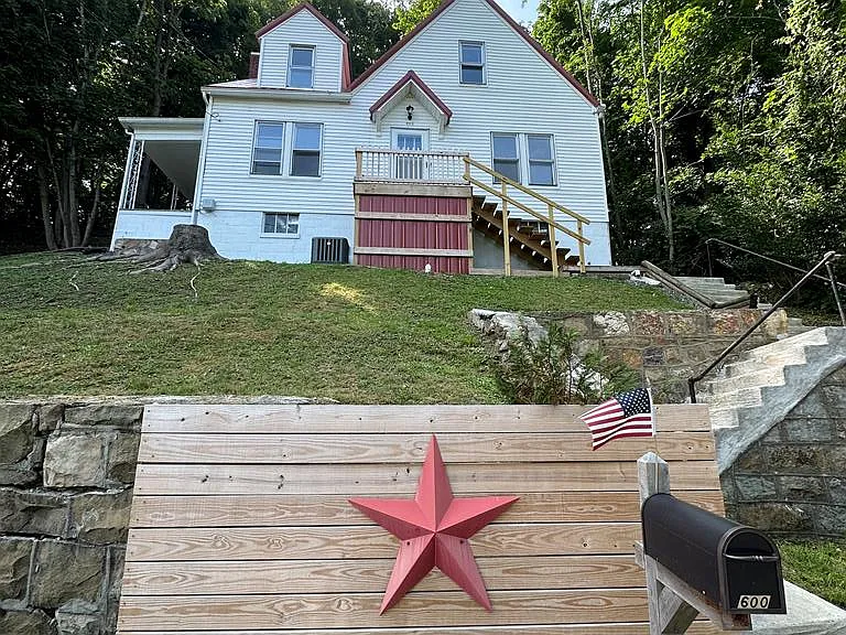 600 Nicholas St